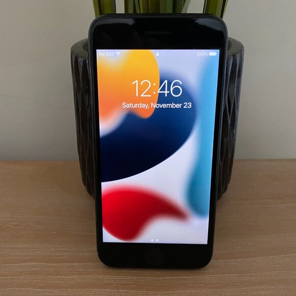 Old Fashioned iPhone 7 (Excellent Condition) - Picture 4 of 5